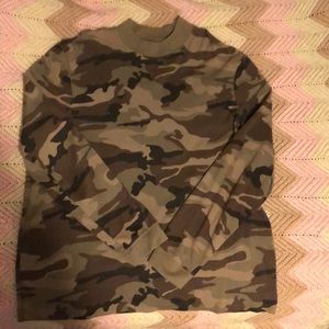 Camouflage men’s long sleeve shirt hardly worn